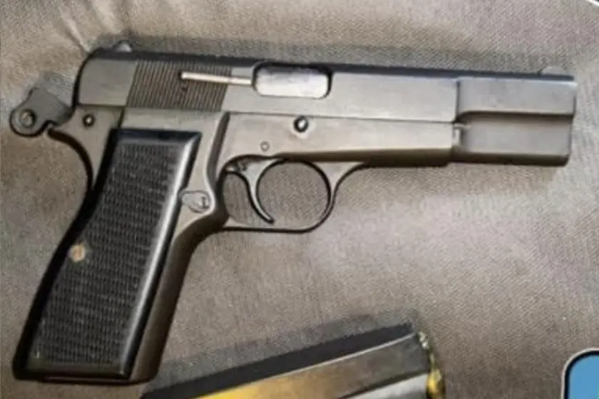 Cayó un adolescente de 17 años que amenazó con un arma a un joven por saludar a una menor en barrio Belgrano
