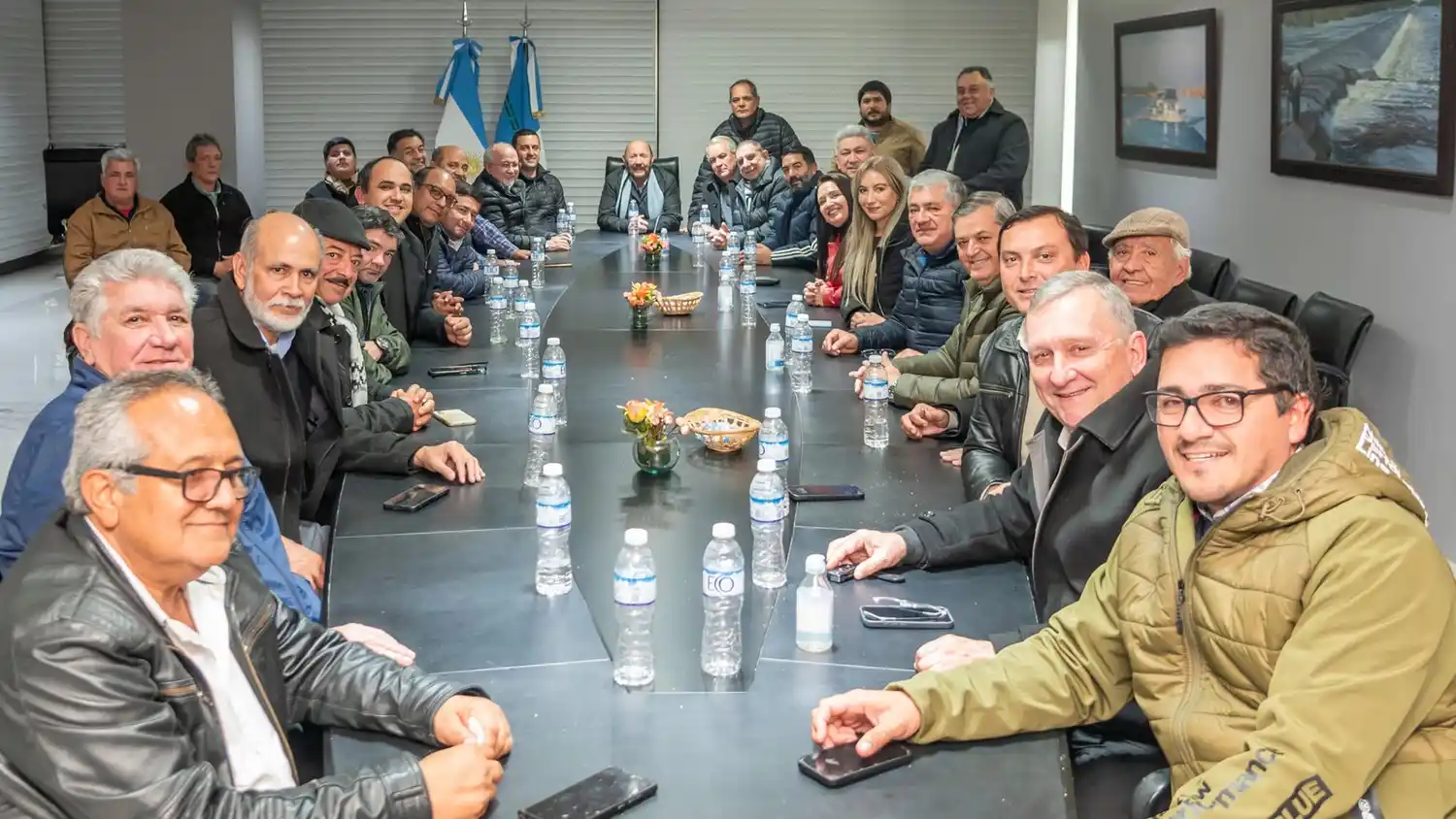 Insfrán se reunió con intendentes y presidentes de Comisiones de Fomento luego de las elecciones del domingo