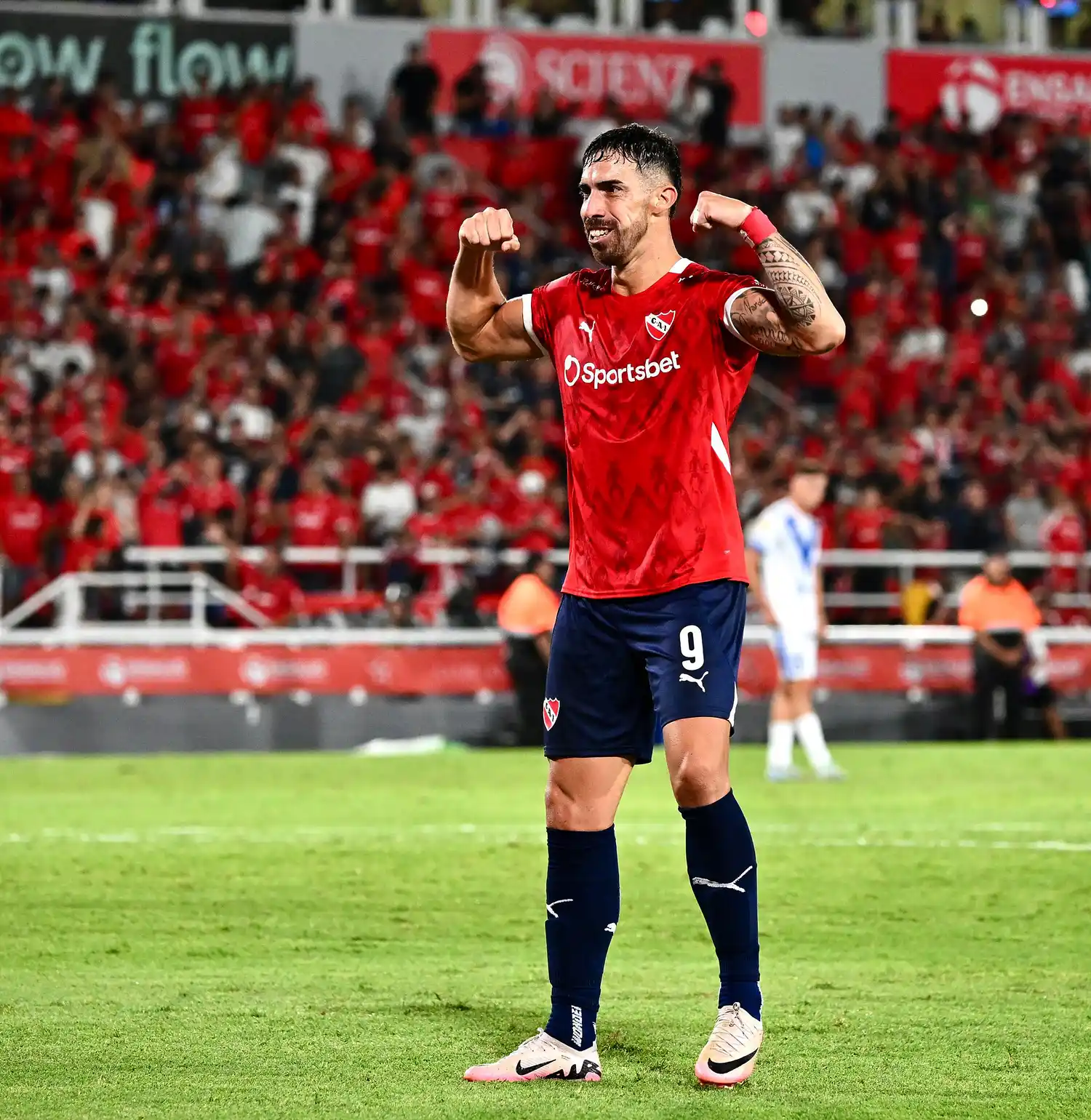 El paraguayo Ávalos se destaca en el ataque de Independiente.