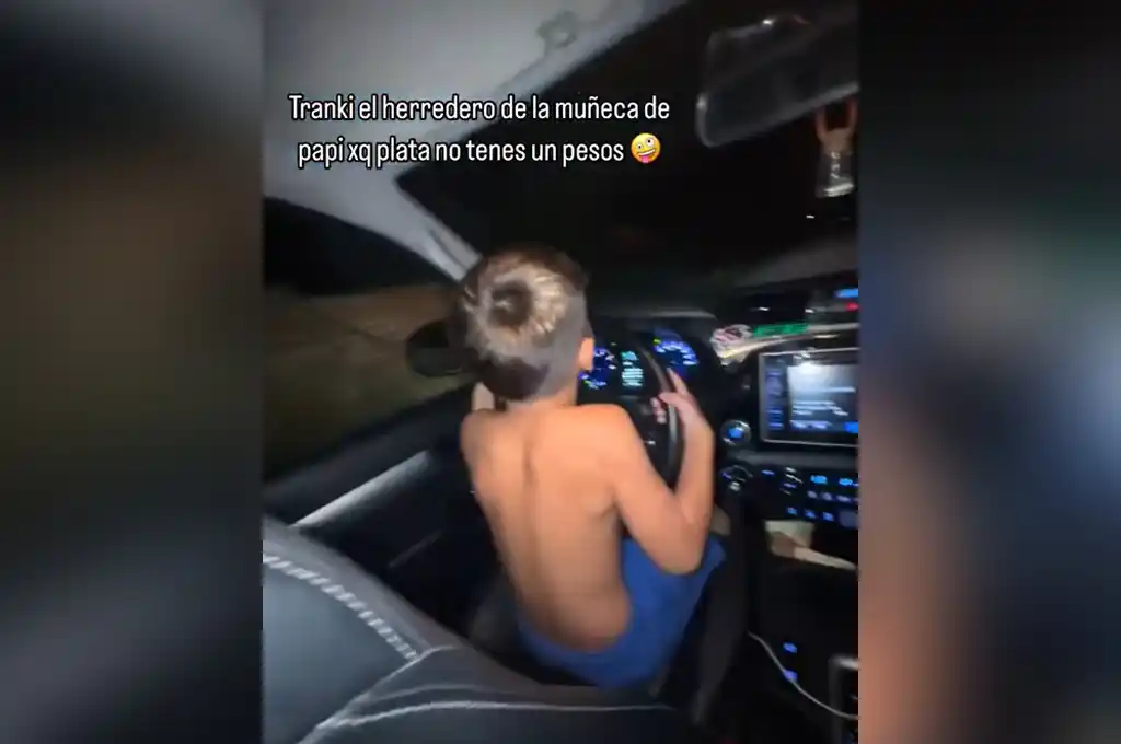 VIDEO | Una total irresponsabilidad: un hombre grabó a su hijo manejando en auto por las calles de José C. Paz