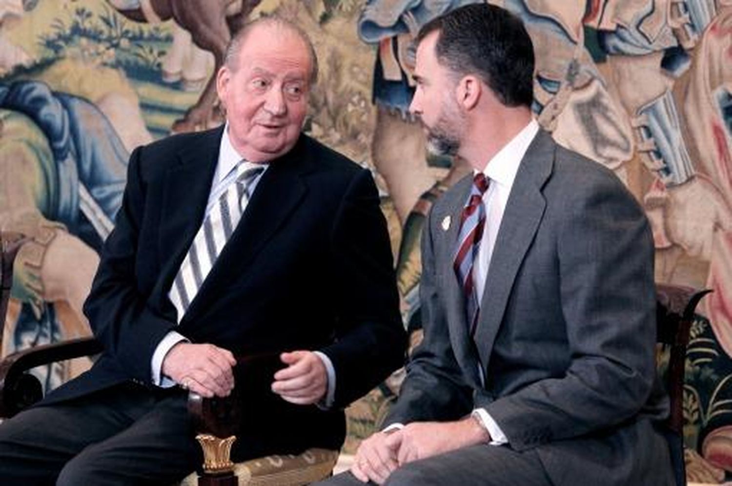 Miles de españoles exigen un referendo sobre la monarquía en España