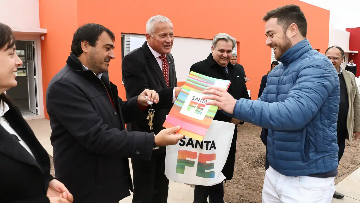 La provincia entregó 16 viviendas en San Carlos Centro