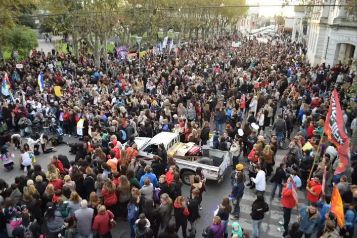 Gran cantidad de marchas en adhesión a #NiUnaMenos en el interior de la Provincia