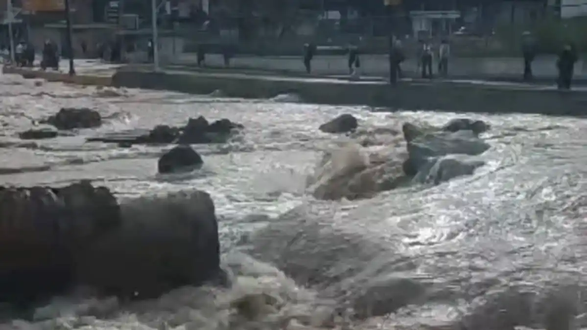 ¡ZONA DE DESASTRE! Explosión de tubería matriz de Hidrocapital deja a más de medio millón de mirandinos sin agua (IMÁGENES)