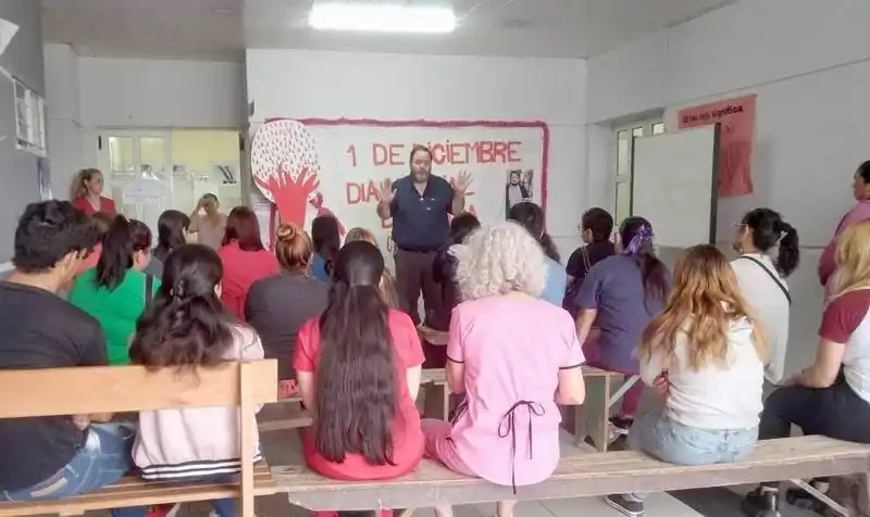 Charla sobre VIH/SIDA el centro de 
salud del barrio Mariano Moreno