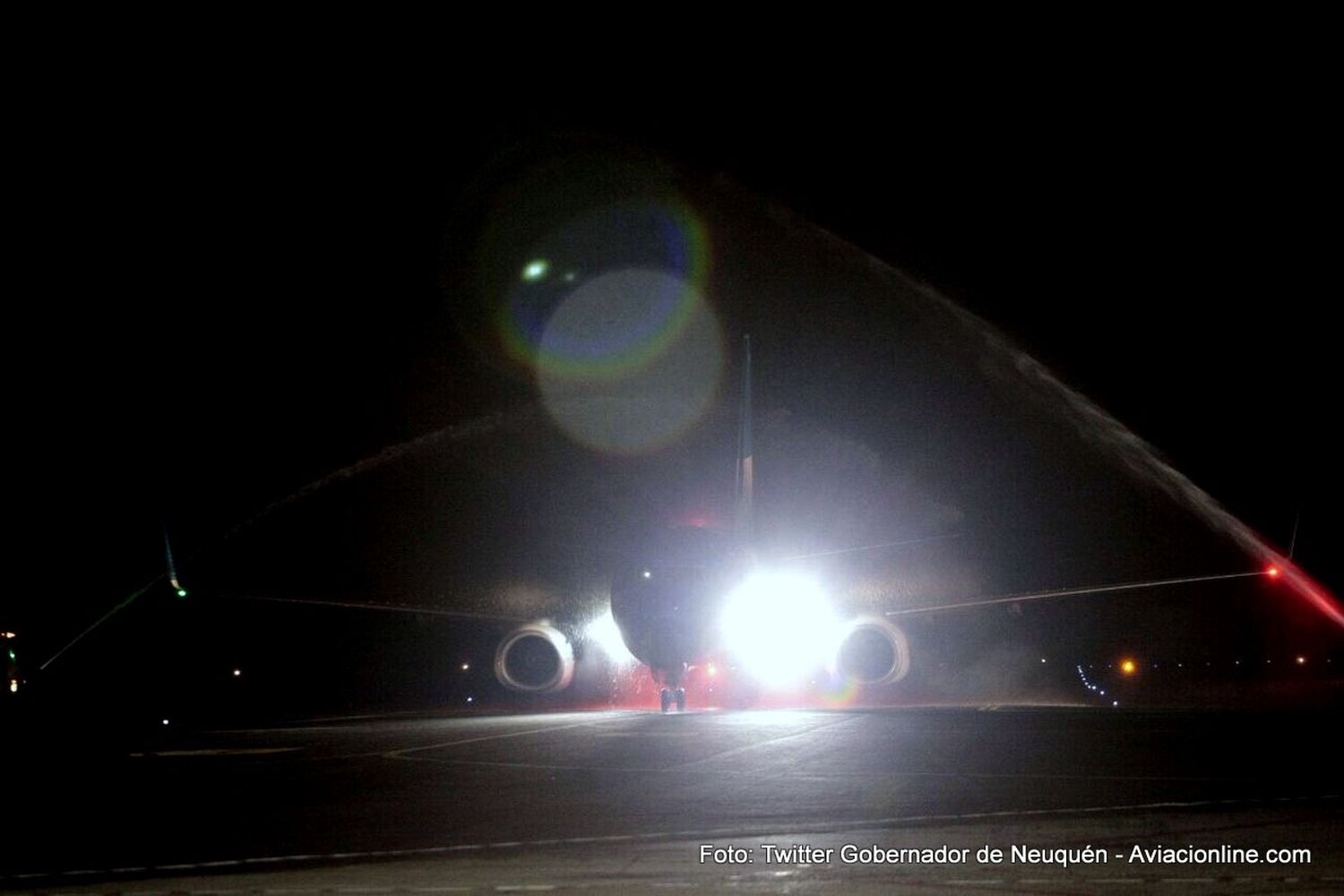 Primer vuelo comercial nocturno en el aeropuerto de San Martín de los Andes