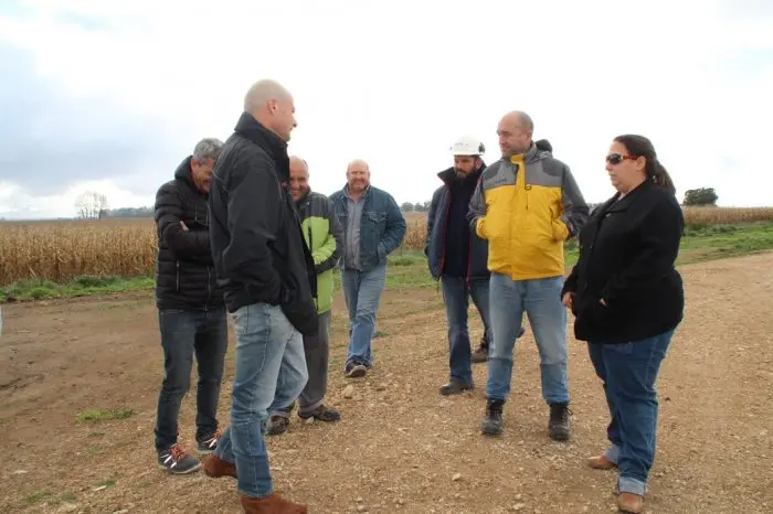 Recorrida de funcionarios por obra realizada en San Manuel