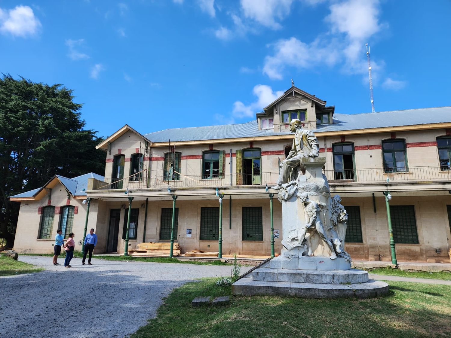 Avanzan las obras de refacción y mejoramiento de la Escuela Granja