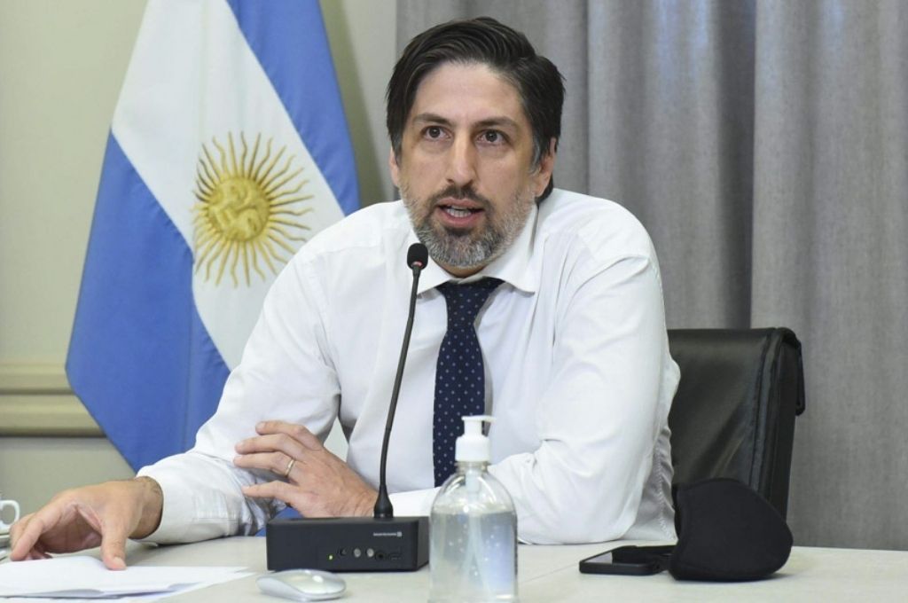 Trotta: “Estamos trabajando para ver cuánto más tenemos que acotar la presencialidad”