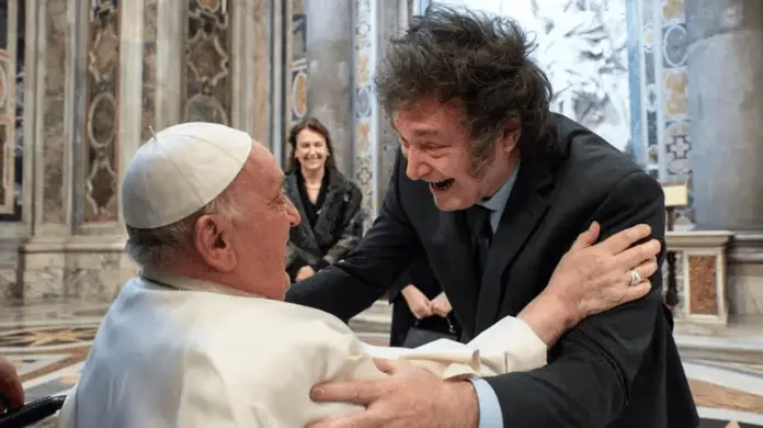 De insultarlo en campaña a despedirlo con honores: el giro de Milei con el Papa Francisco