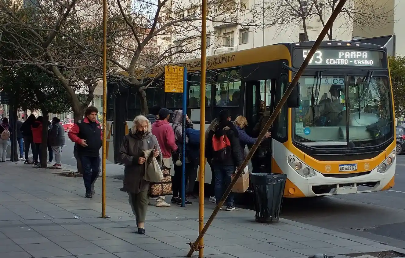 Vuelven a circular los colectivos de la ciudad y la zona