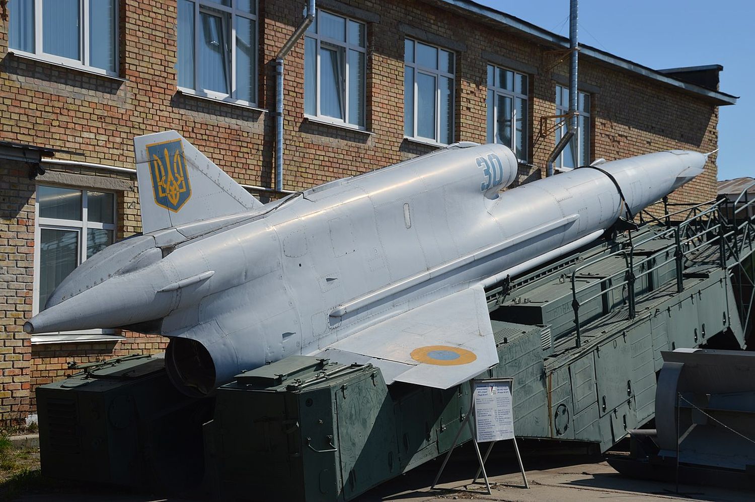 Tu-141 Strizh, the improvised weapon Ukraine uses to attack Russian bomber bases