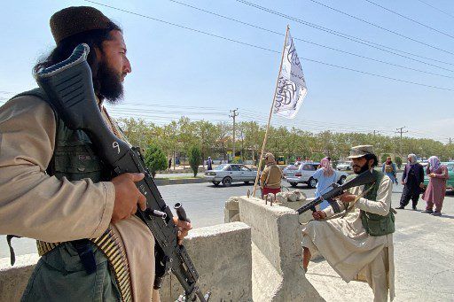 ¡COMENZÓ LA BARBARIE! Talibanes asesinaron a una mujer por no haberles cocinado