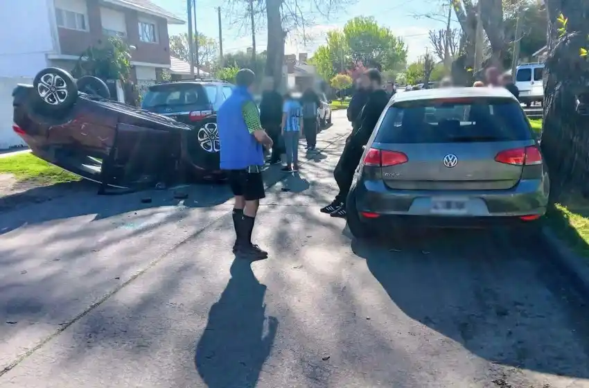 Vuelco en San Carlos: la conductora sufrió un accidente cerebrovascular