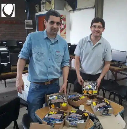 Banco Entre Ríos entregó kits de robótica a la Enet Nº 2