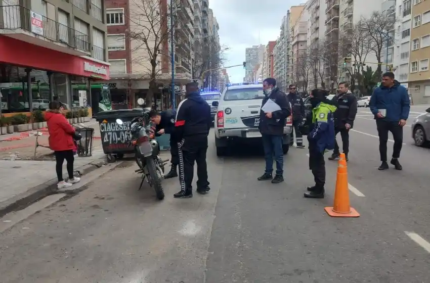 En moto adulterada, sin registro ni seguro: fue detenido