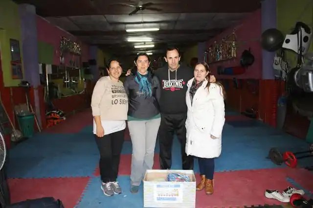 Alumnos de secundaria realizan una colecta para el Día del Niño