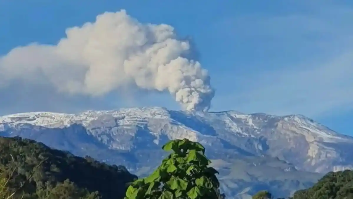 ¡ALERTA NARANJA EN COLOMBIA! Volcán Nevado del Ruiz intensifica emisiones dañinas (VIDEO)