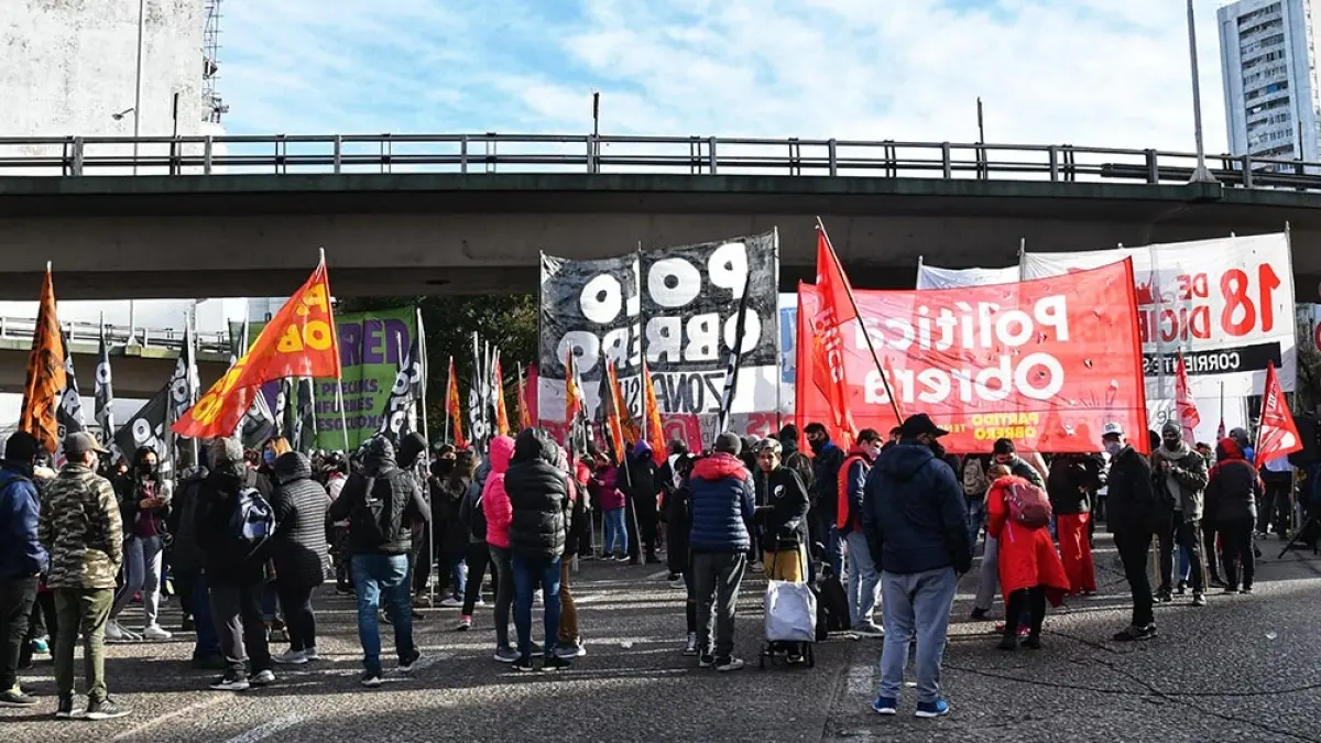 Piqueteros vuelven a la carga: Realizarán una marcha de Avellaneda a Plaza de Mayo en reclamo de planes sociales