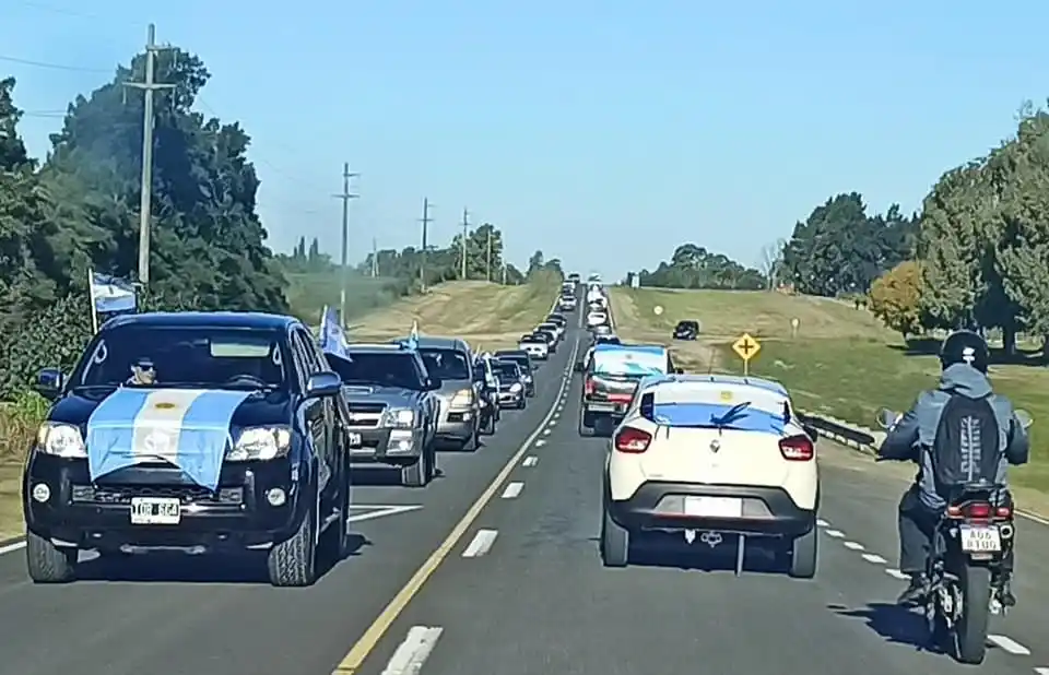 Crespo marchó por la justicia y libertad repudiando el nuevo confinamiento