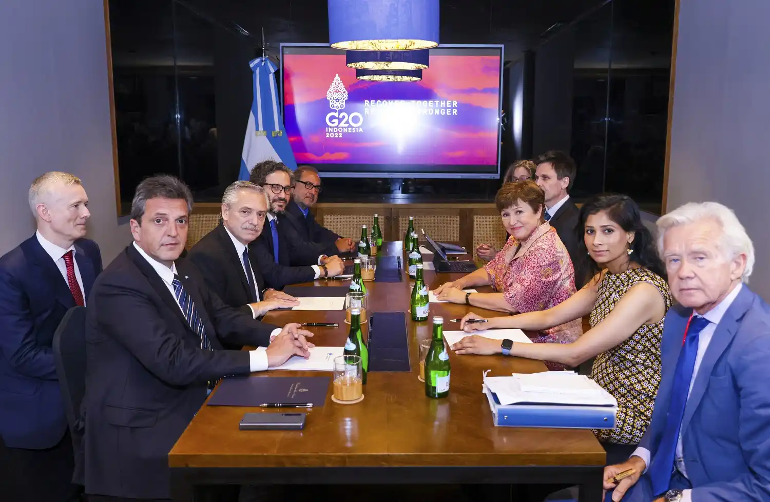 Alberto Fernández y Kristalina Georgieva estuvieron acompañados por sus colaboradores inmediatos.