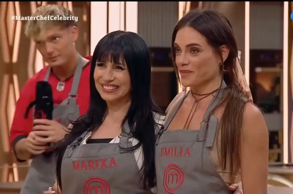 Marixa y Emilia al balcón