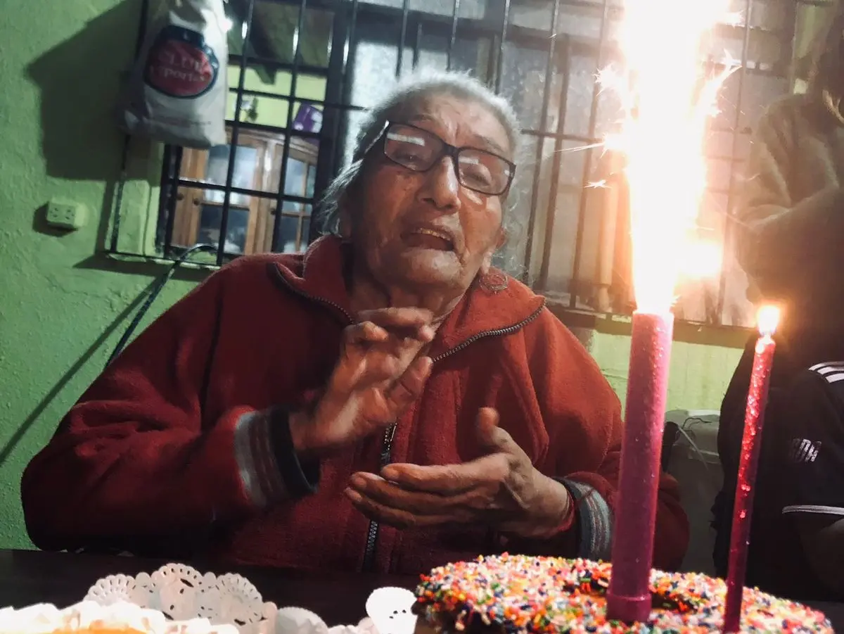 Asi festejó Elsa Lucena sus 96 años.