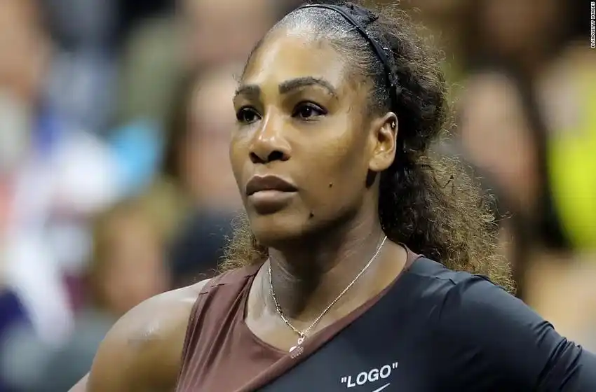 Un video de Serena Williams en topless para concientizar sobre el cáncer causa furor