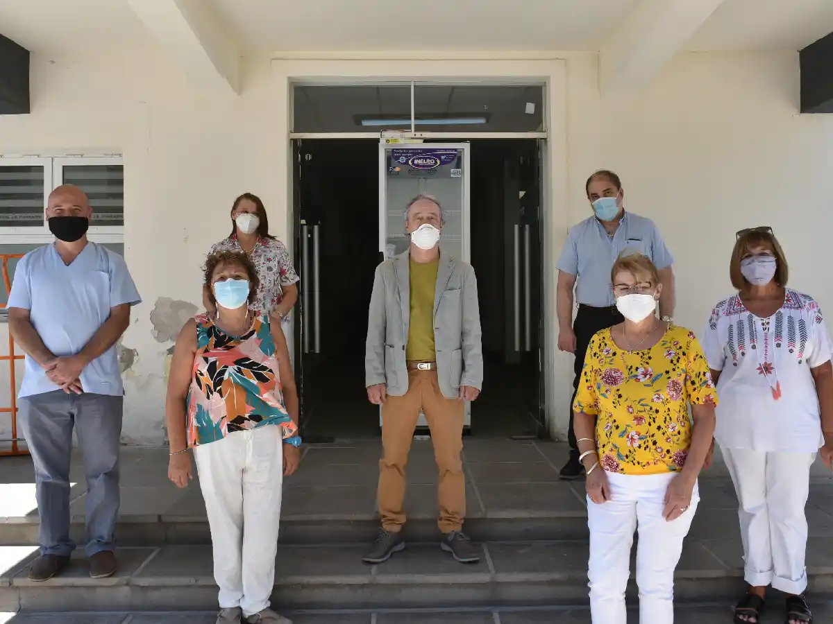 Donaron una heladera exhibidora para el laboratorio del Hospital  