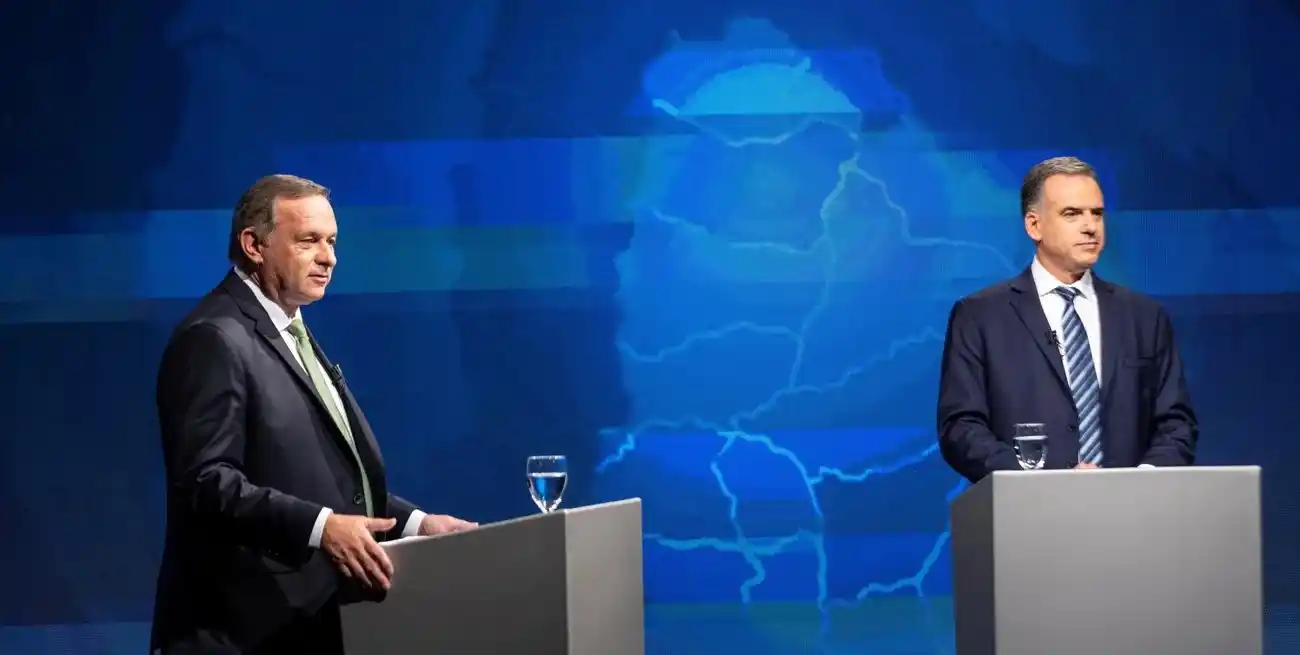 Los candidatos presidenciales del Partido Nacional y del Frente Amplio, participaron en un debate televisado. Crédito: REUTERS.