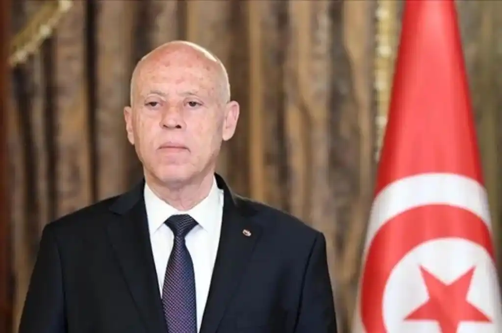 Crisis en Túnez: el presidente disolvió el parlamento