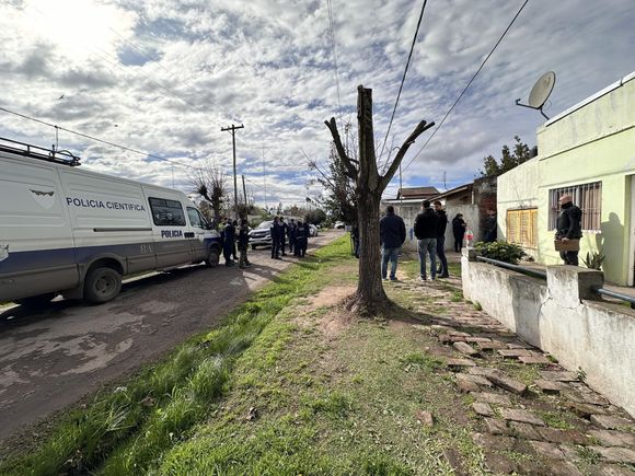 Femicidio en Alsina: un hombre mató a su pareja y se quitó la vida delante de sus hijos