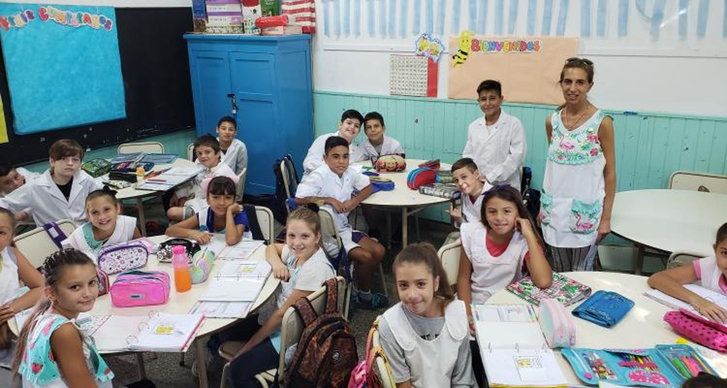Comienzo de clases con paro docente, escuelas abiertas y algunos chicos en las aulas