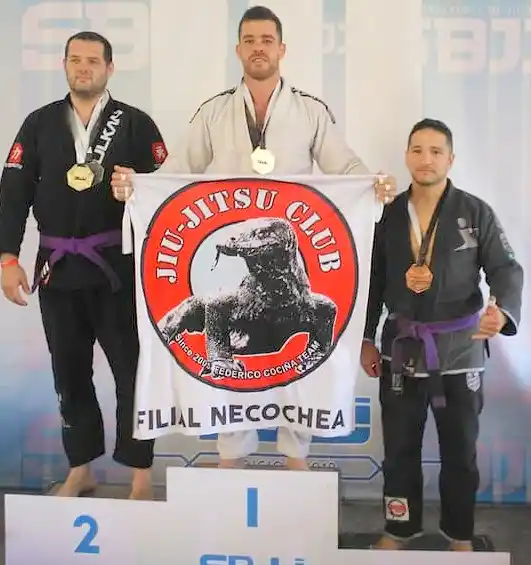 Dos campeones en el circuito anual bonaerense de jiu jitsu