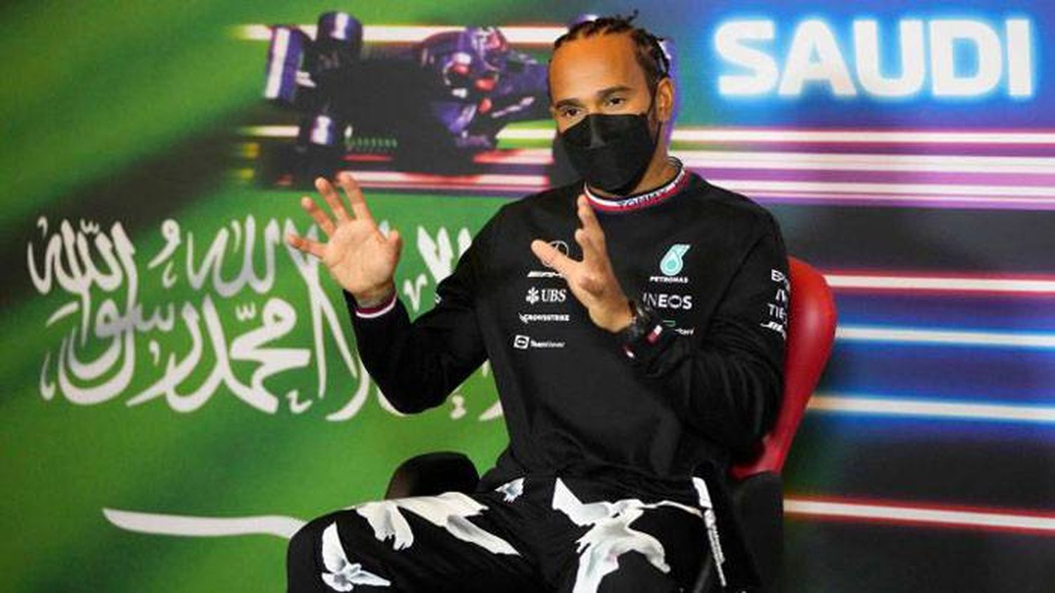 Desafiante gesto de Hamilton ante la decisión de la Fórmula 1 de correr en Arabia Saudita