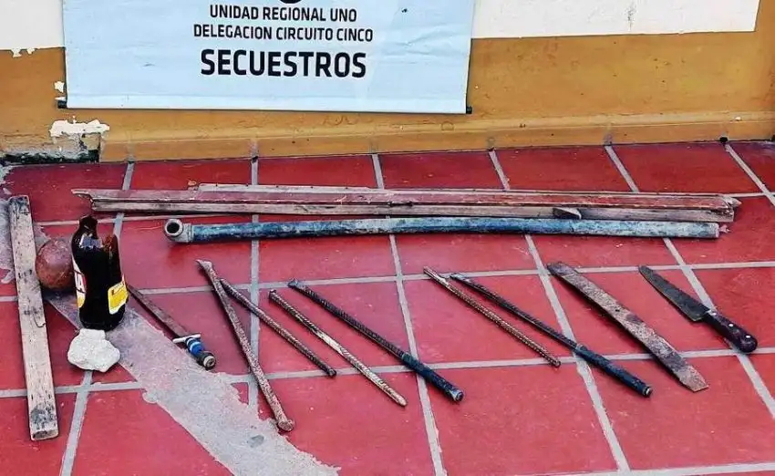 Detenidos por atacar a policías