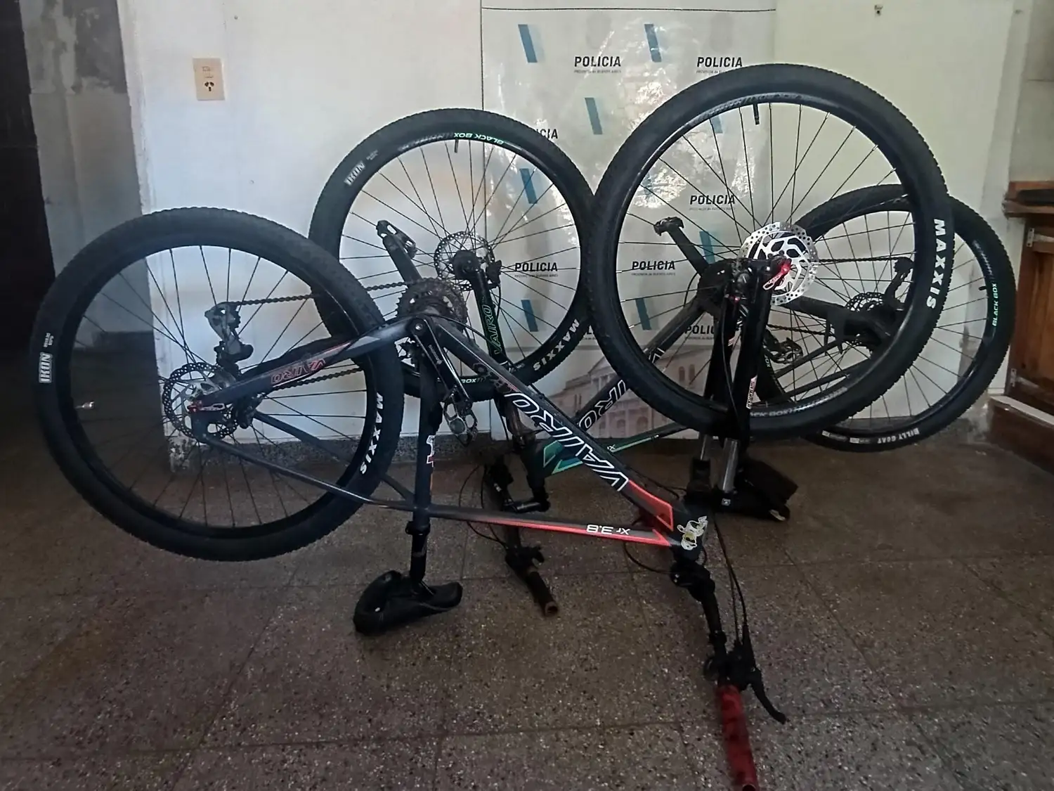 Durante el procedimiento se secuestraron dos bicicletas: una de ellas tenía pedido de secuestro activo por un hurto.