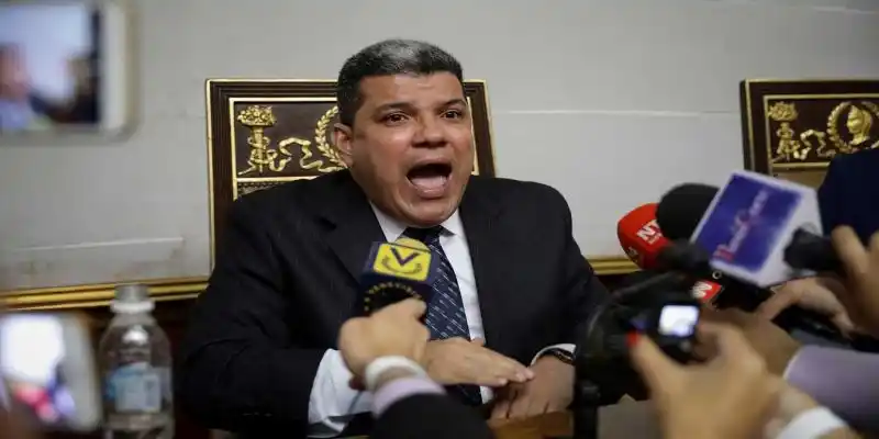 Guaidó fustiga al «sobornado» Parra por su video contando euros