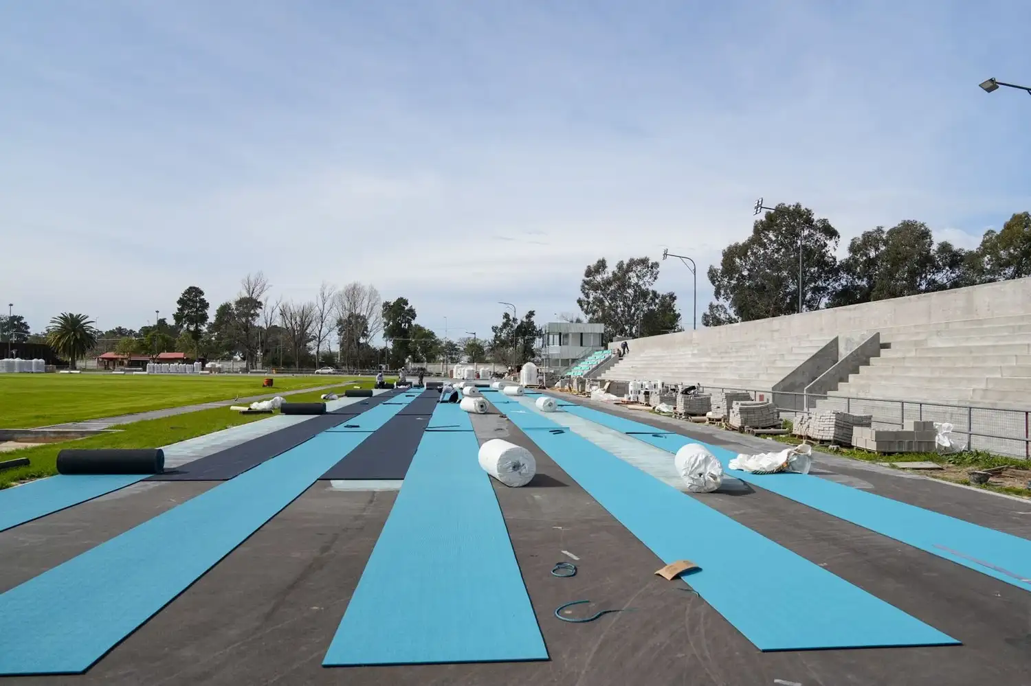 Instalaron en Santa Fe una pista de atletismo de nivel olímpico y Tomás Mondino celebró el impacto para los deportistas - 4
