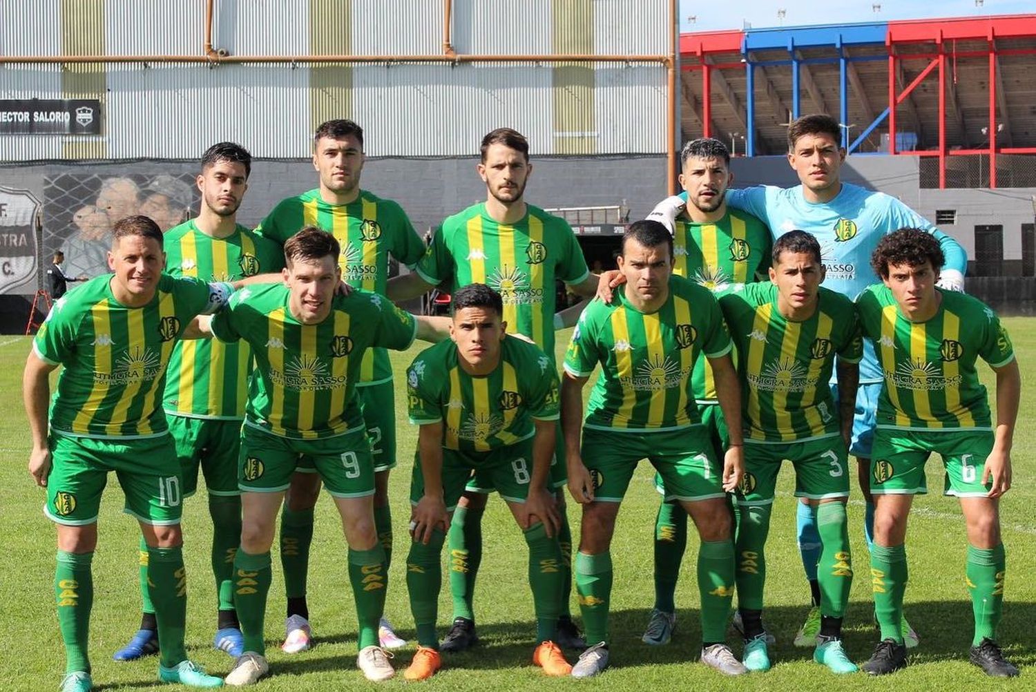 Aldosivi fue goleado por Riestra y todavía no salvó la categoría