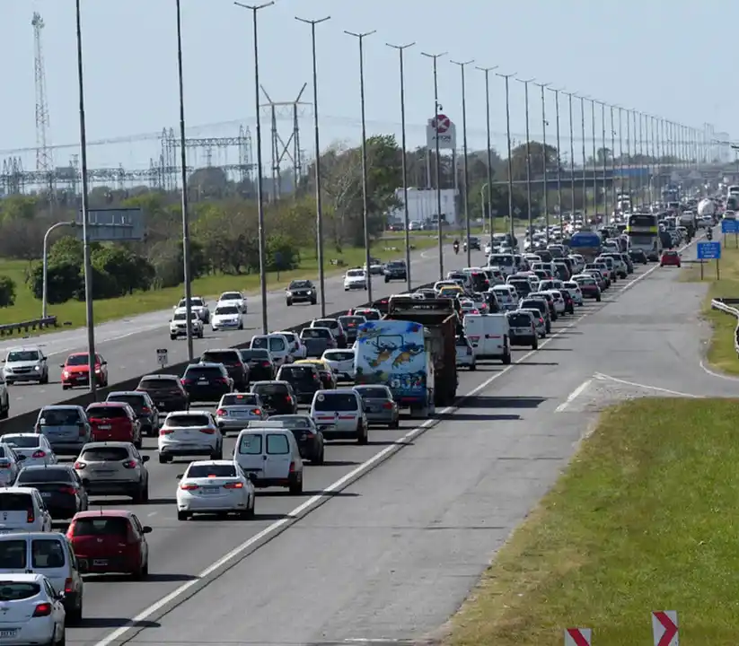 Caos en Mar del Plata: protesta en la Ruta 2 complica el regreso del fin de semana largo y afecta a miles de turistas