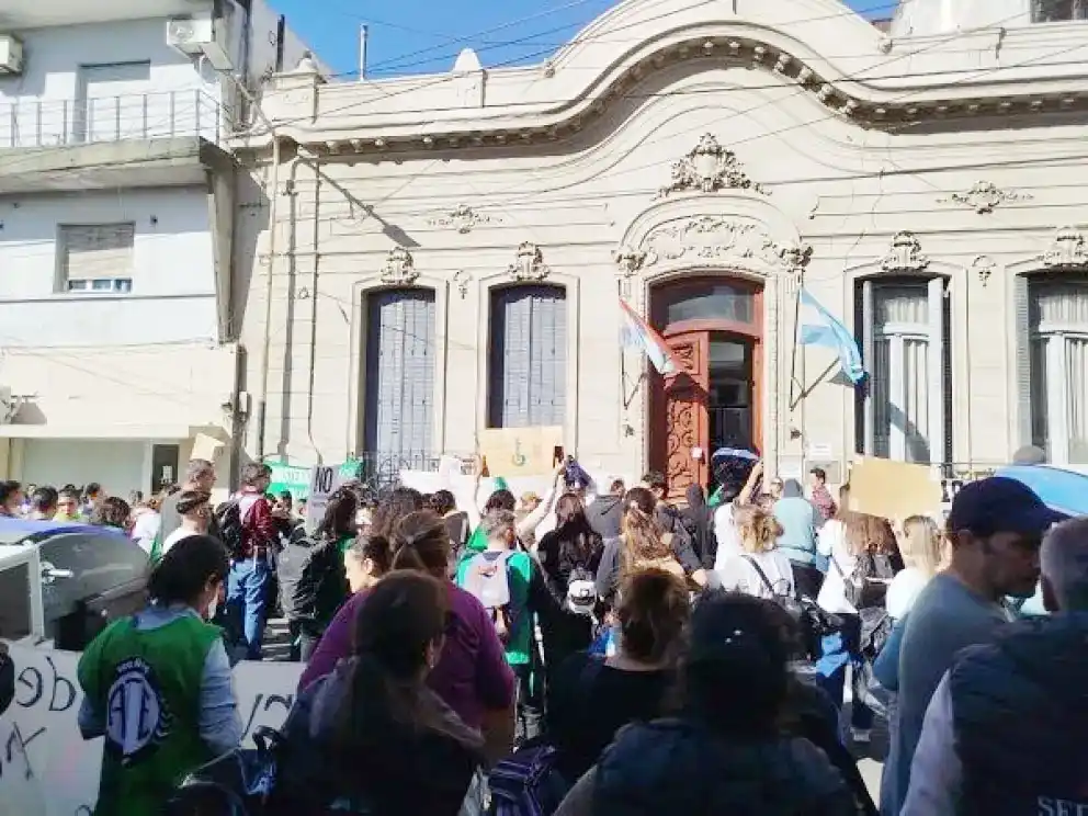 Burgos cargó contra la paritaria estatal y habló de “salarios destruidos”
