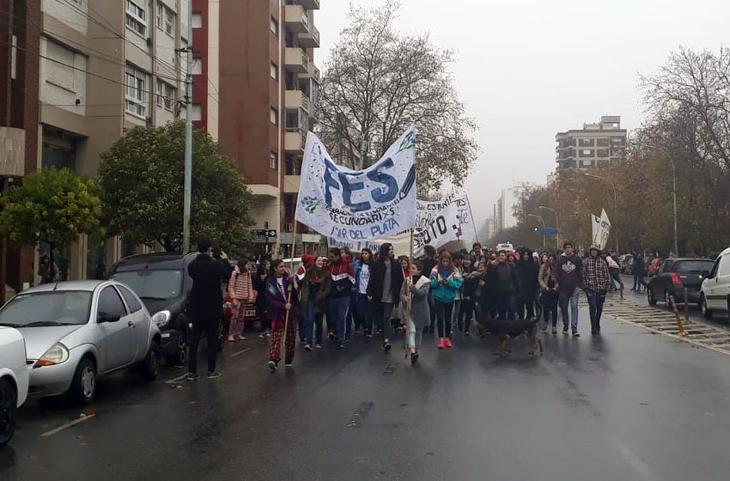 Estudiantes secundarios se movilizaron por la falta de gas en las escuelas