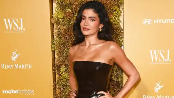 A REY MUERTO… Este beso confirma que Kylie Jenner anda en un jujú con este actor (video)