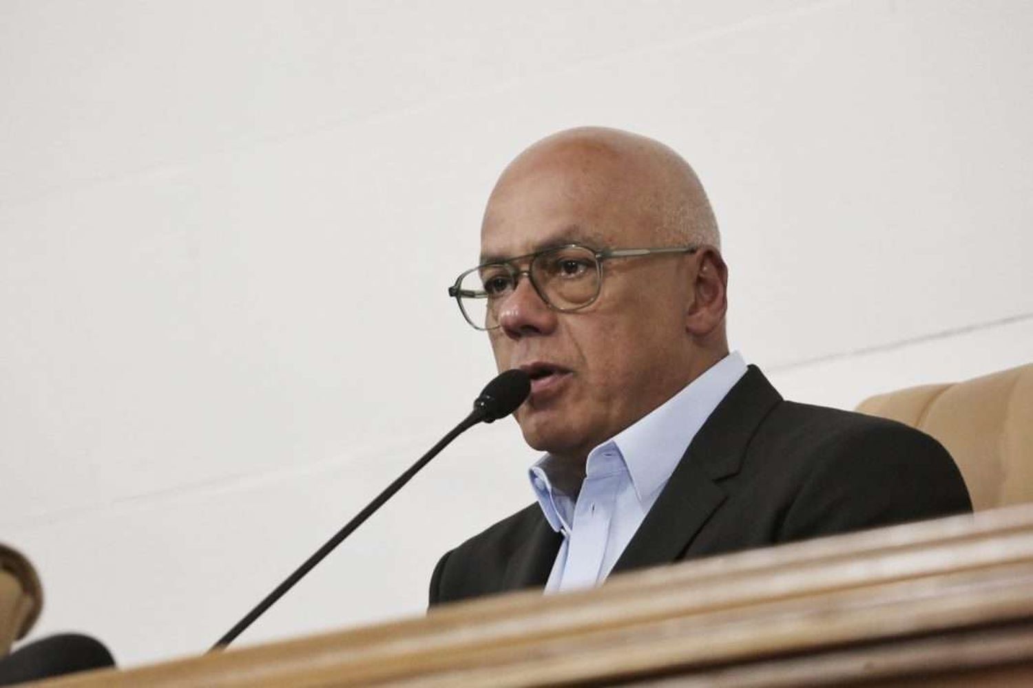 Jorge Rodríguez entrega carta al nuncio apostólico dirigida al papa León XIV