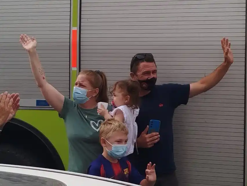 La familia Socobehere recibió con emoción la cálida bienvenida de la gente.