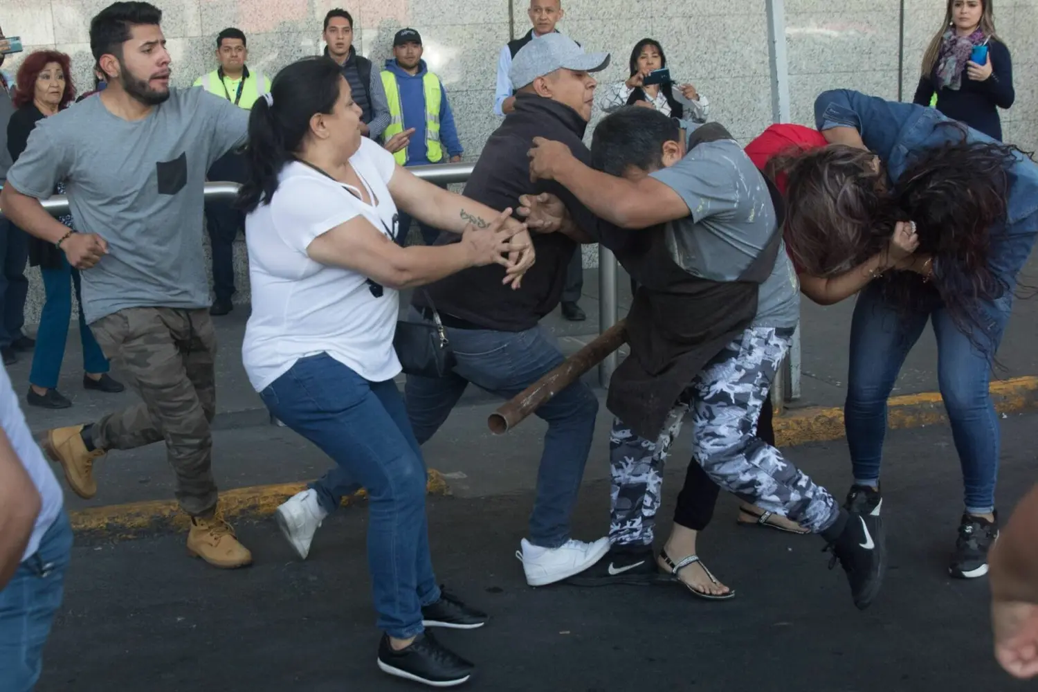 ¡MILES DE RIÑAS EN COLOMBIA opacan las fiestas decembrinas!