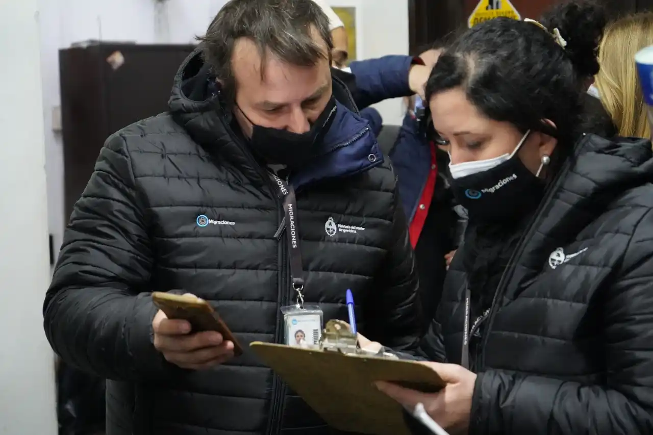 Santa Fe: Reforzarán los operativos y las sanciones para que quienes vuelven del exterior cumplan el aislamiento