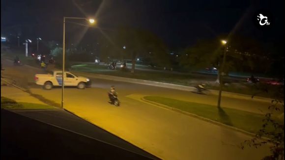 Ta-taaaa-ra-ta-ta-taa: a contraexplosiones y daños con motos en plaza y puente peatonal