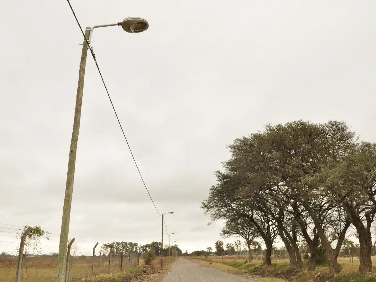 Vándalos destruyeron luminarias recién colocadas en la avenida Güemes